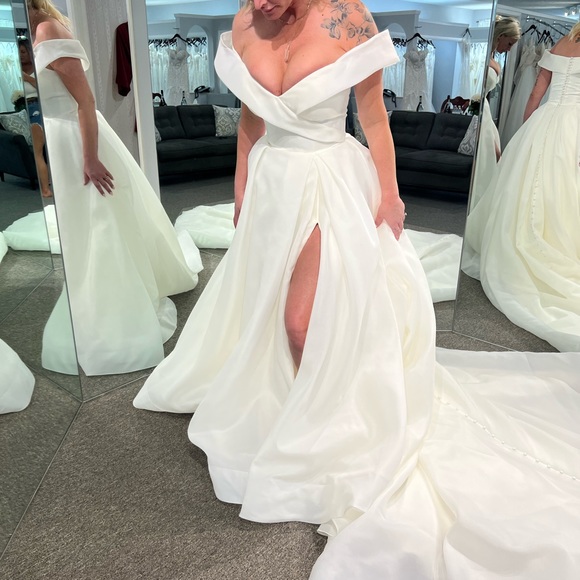 Allure Bridal Wedding dress - Picture 4 of 6